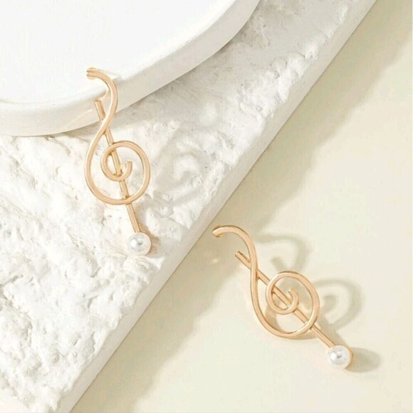 🎼 Music Key Gold Tone Dangle Earring with Pearl Detail NWT Chic - Picture 2 of 3